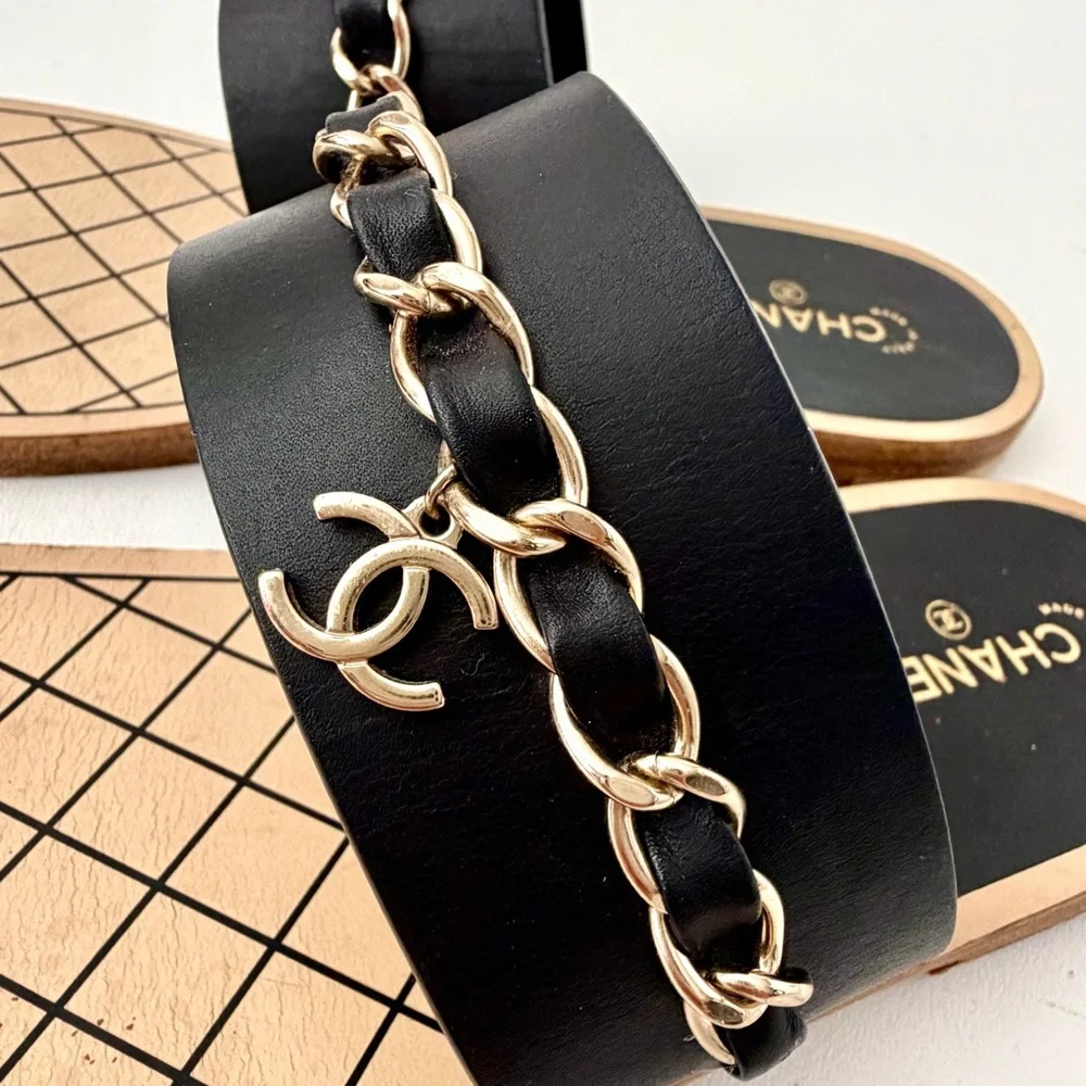 CHANEL | Chain CC Toe Ring Sandals Black Leather Flats EU 40 - Picture 12 of 16